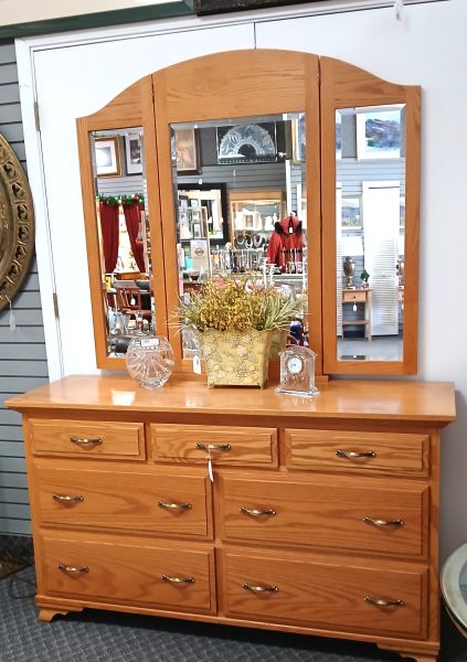 Dover Amish Oak Dresser With Trifold Mirror 