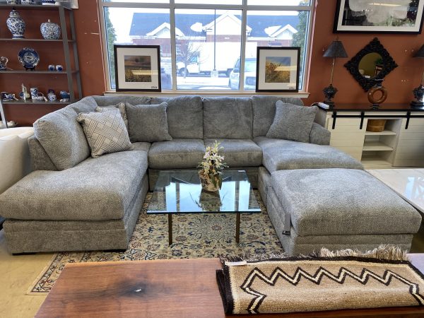 NEW ~ Ashley Furniture Casselbury Sectional with Storage Ottoman