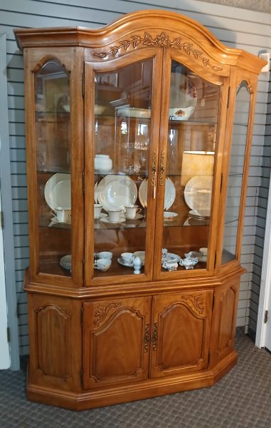 Thomasville Furniture 2 Piece Oak China Cabinet 