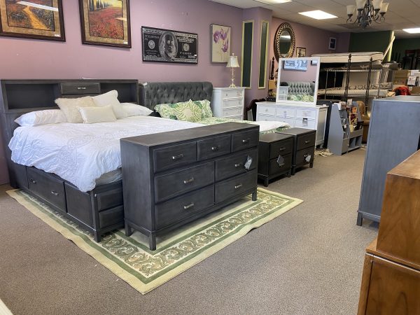 New ~ Ashley Furniture Caitbrook King Storage Bed