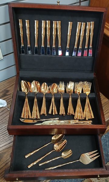 27 Pc. Cane ll Silverware With Storage Box 
