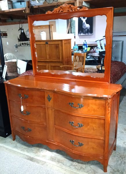Bassett Verailles Cherry Dresser And Mirror 