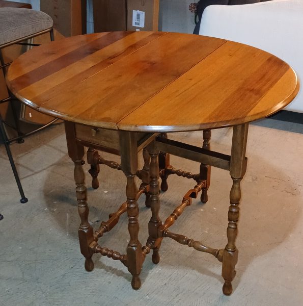 Vintage Davies Putnam Grand Rapids Gate Leg Table 