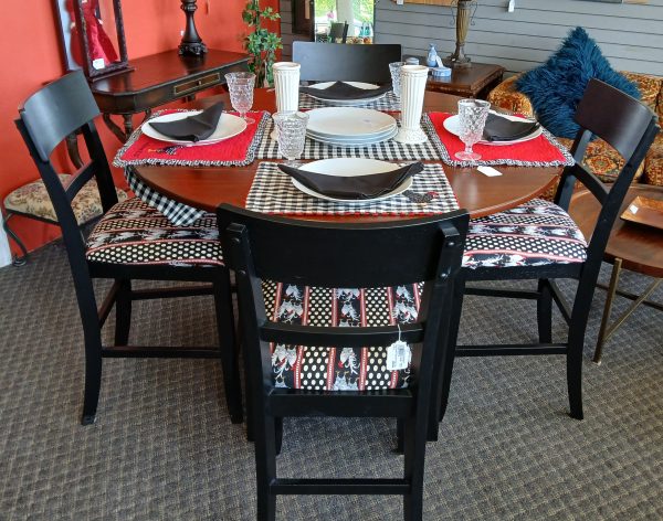 Green River & Sons High Top Pedestal Table With 4 Chairs