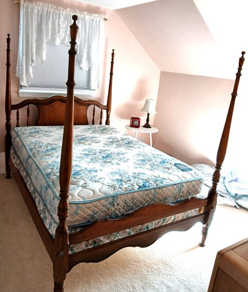 Vintage Pilgrim House Smaller Poster Bed With Mattress 