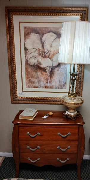 Knotty Pine Bombay Chest 