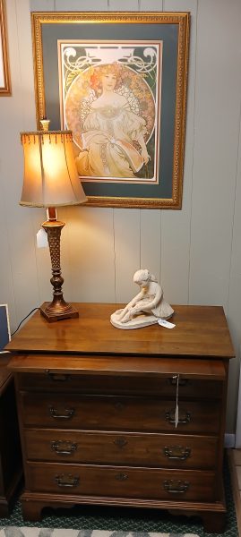 Pennsylvania House Walnut Chest With Pull Out Table Top 