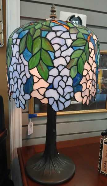 Vintage Wisteria Tiffany Style Table Lamp 
