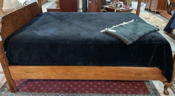 Vintage Chatham Oaks By Drexel Heritage Queen Size Bed Frame. 