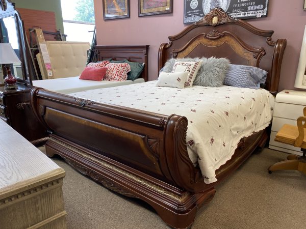 NEW ~ Michael Amini Cortina Honey Walnut California King Sleigh Bed