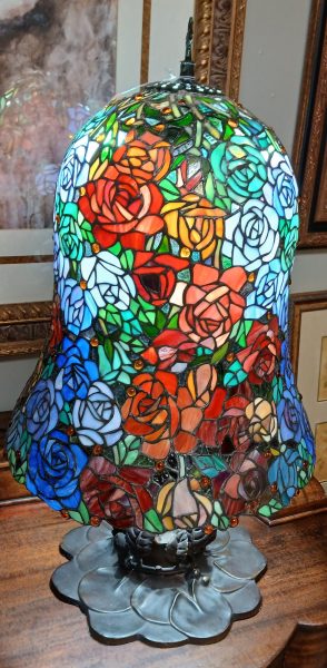 Vintage Tiffany Style Bell Shape Rose Dome Shade With Bronzed Iron Base Table Lamp 